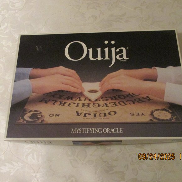 Ouija Board in Box Parker Brothers No 00600 Halloween Game - Picture 1 of 9